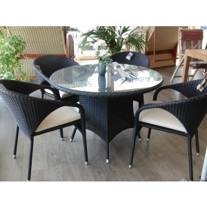 Tisch "Canberra" mit Geflecht-Sesseln "Rimini"